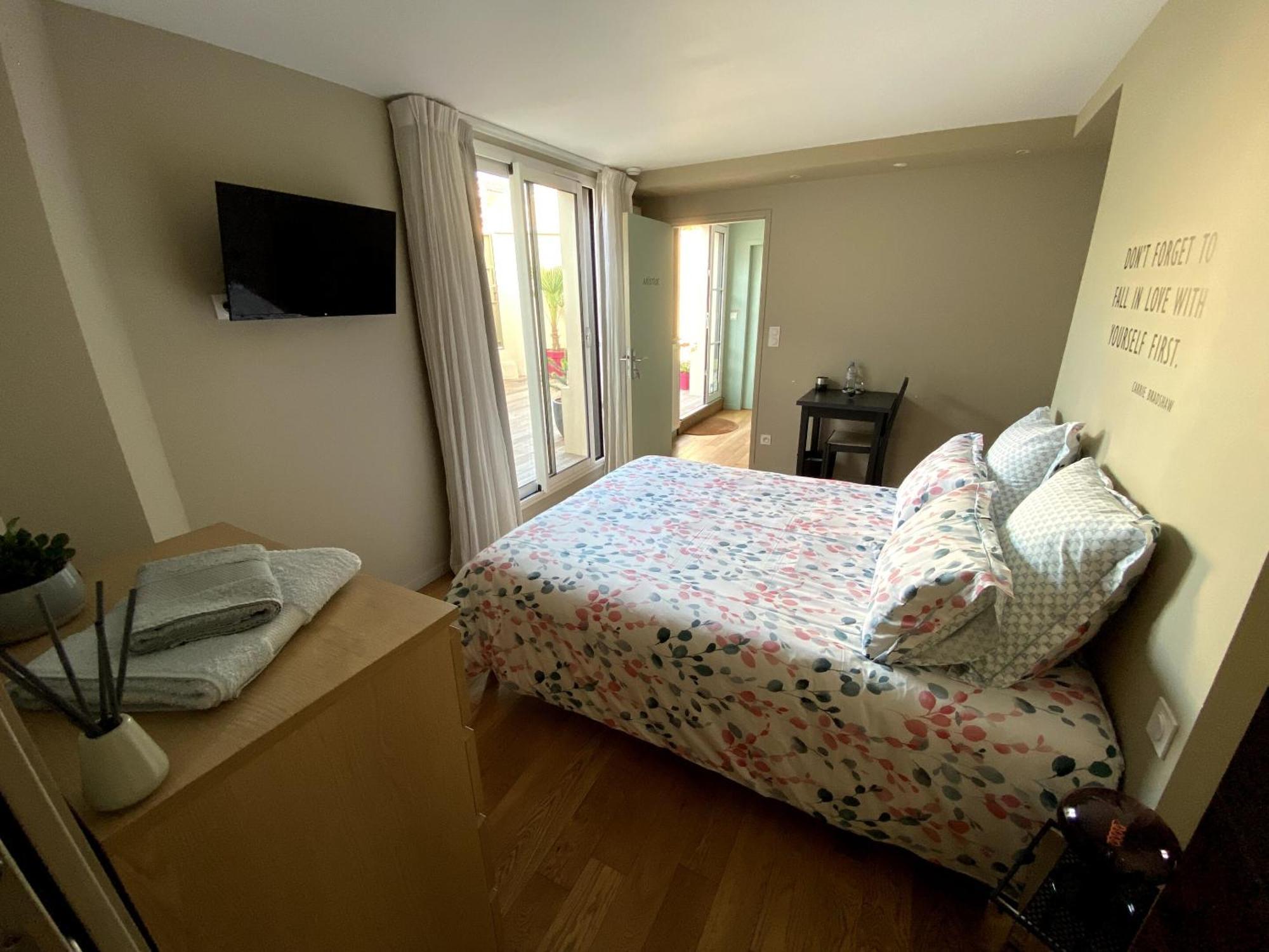 Au 10 Bed & Breakfast Luisant Oda fotoğraf